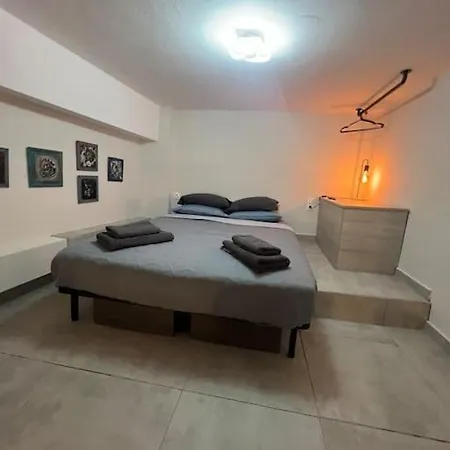 Iris Center By Thesbnb Apartment